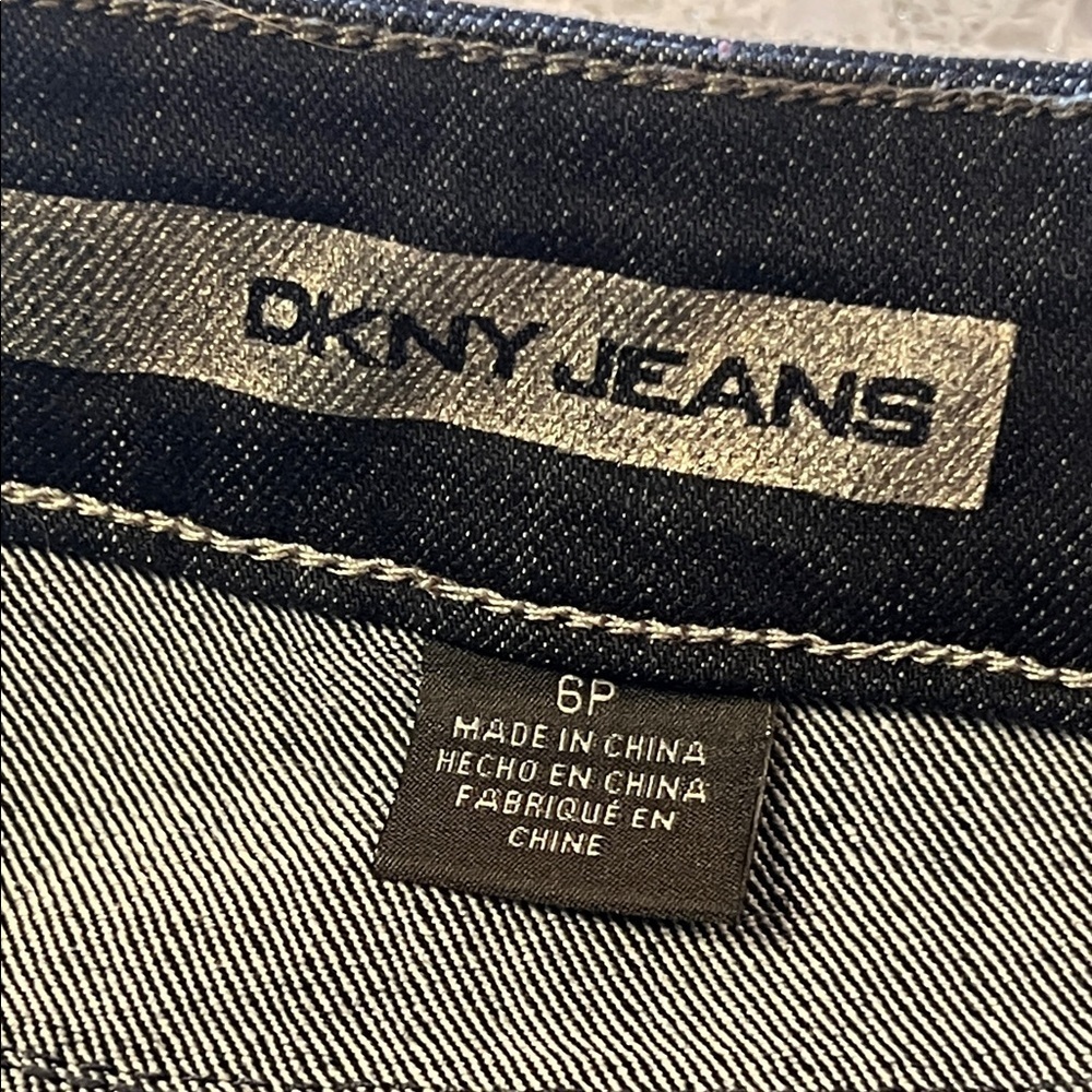 DKNY SoHo Boot Cut Jeans Size 6P - Picture 2 of 8